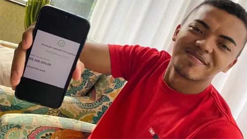 Jovem de 25 anos restitui R$ 200 mil recebidos por engano e é premiado com R$ 1 mil por sua integridade