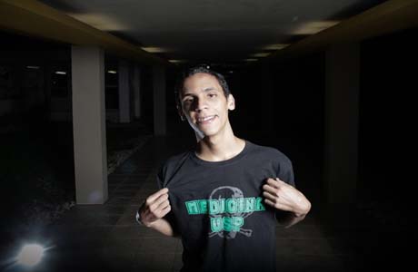 Jovem da Baixada Fluminense passa em medicina na USP e mais 7 cursos