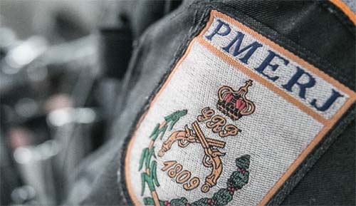 Prédios são atingidos por tiros em guerra entre policiais e criminosos em comunidades na Zona Norte do Rio