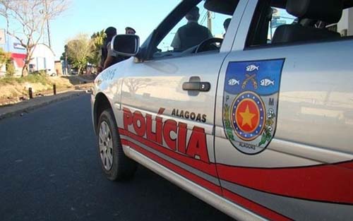 Empresária tem arma apontada para a cabeça e olhos vendados durante roubo a loja de roupas