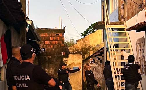 Polícia Civil prende dois foragidos condenados por crimes de homicídio em Maceió