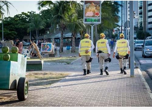 Homem é preso após ser flagrado nu na praia de Jatiúca, em Maceió