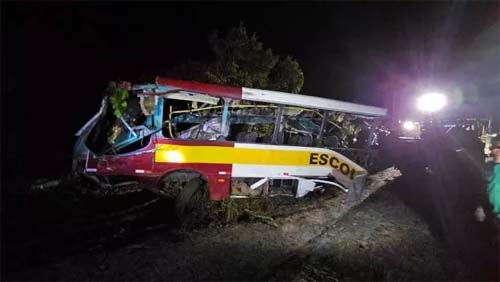 Perícia descarta falha mecânica em ônibus que caiu na Serra da Barriga e matou 20 pessoas