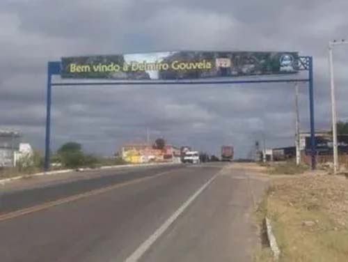 Delmiro Gouveia: Mãe espanca filhos após saber que eles foram acusados de roubos