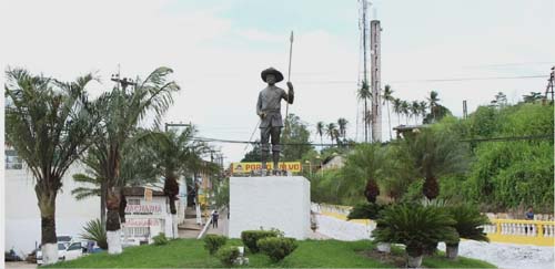 Suspeito de praticar assalto abandona bolsa com drogas em taxi