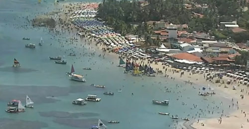 Bares e boates de Porto de Galinhas devem fechar entre 23h e 7h e ônibus e vans são vetados na orla no fim de semana