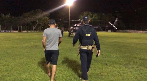 Helicóptero da PRF faz pouso não programado no Estádio Matutão em Joaquim Gomes