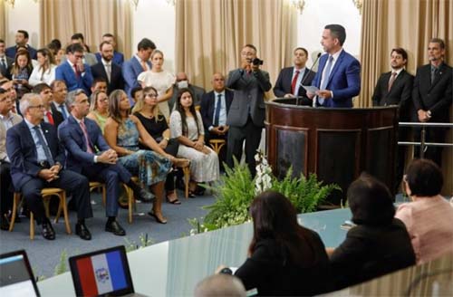 Paulo Dantas toma posse para 2º mandato e destaca vitória da democracia em 2022