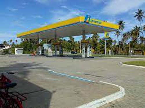 Projeto de lei propõe fim de frentistas em postos de combustível