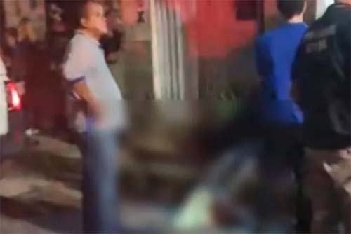 Homem luta contra sequestradores e é morto a tiros em frente a praça de Maceió