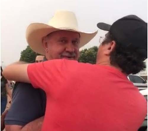 Prefeito é desarmado por apoiadores de Bolsonaro em confusão no MS e é preso por porte ilegal de arma