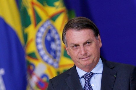 'Salário mínimo está baixo, mas não tem como aumentar', diz Bolsonaro