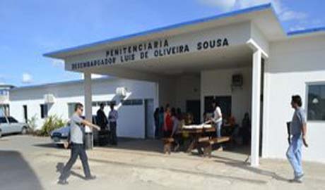 Detentos fazem motim em três módulos do Presídio do Agreste
