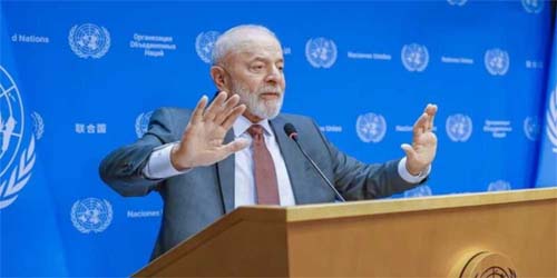 Após quase 5 horas de voo circular, avião de Lula pousa no México