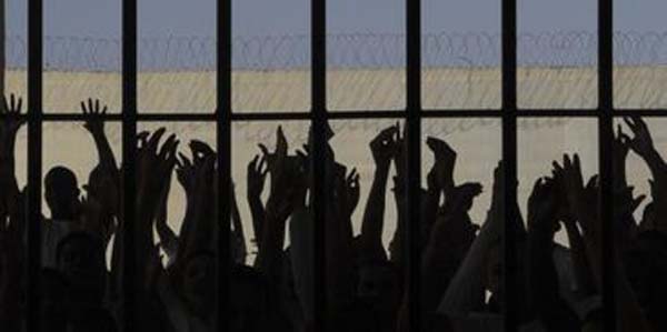 33% dos presos ainda aguardam julgamento no país, e déficit no sistema prisional é de 300 mil vagas