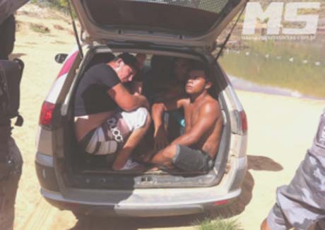 Barbárie: taxista é encontrado amarrado e com faca no tórax