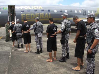 Mais 13 presos de Alagoas são transferidos para presídio federal 