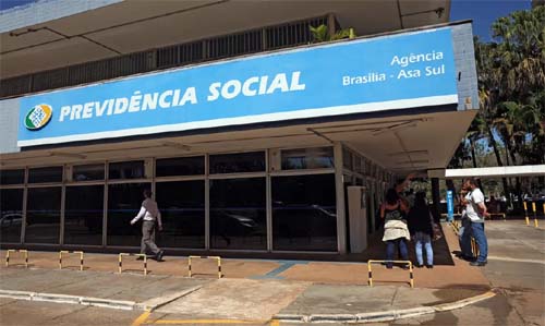 INSS interrompe programa de agilização de benefícios devido à insuficiência de fundos