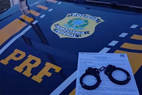 Homem com mandado de prisão em aberto por estupro é preso em ônibus interestadual