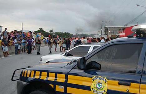 Trabalhadores rurais bloqueiam BR 101 em Capela