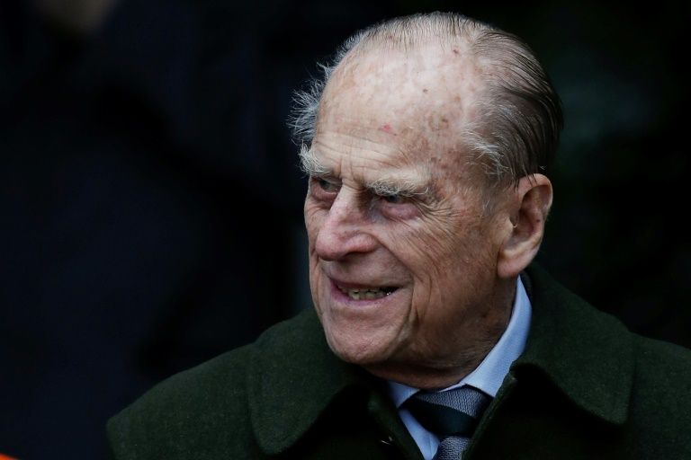 Marido da rainha Elizabeth II hospitalizado para operar quadris