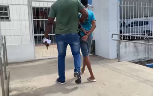 Polícia prende jovem que matou colega por causa de pênis de borracha