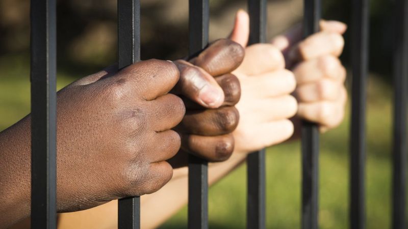 Racismo, assédio sexual e falta de absorventes — conselho quer combater abusos a jovens infratoras internadas