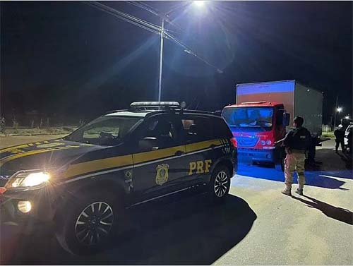 Polícia prende suspeito de roubar e raptar caminhoneiro em São José da Laje