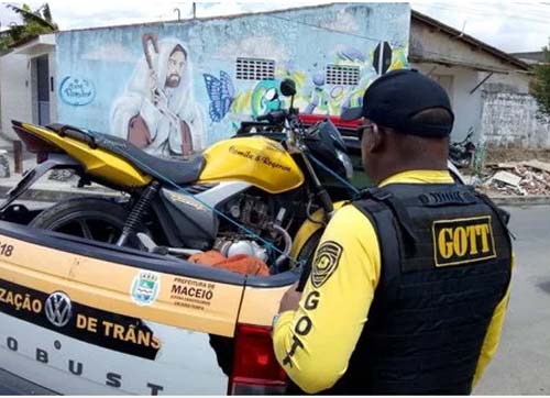 Grupo de WhatsApp: Taxista acusado de informar fiscalização é preso em Maceió