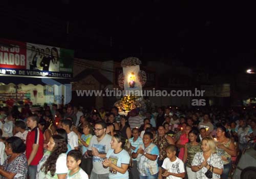 Procissão que reuniu 5 mil fiéis abre festejos comemorativos aos 180 anos de louvor a Santa Maria Madalena