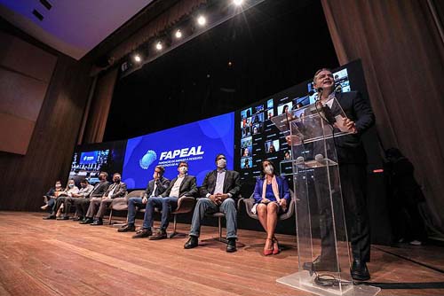 Programa vai destinar bolsas de R$ 1.500 a professores da rede estadual de ensino de Alagoas