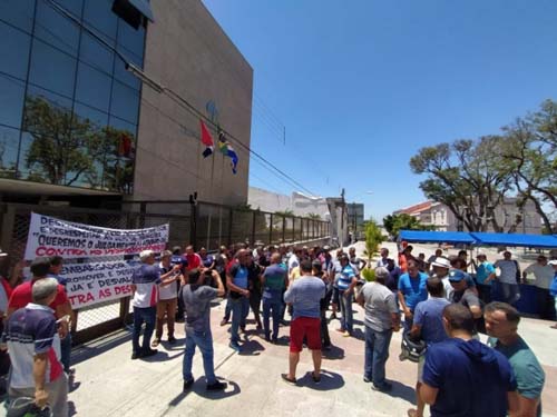 Militares cobram julgamento de despromoções durante ato em frente ao TJ