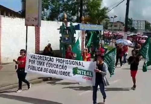 Professores da rede municipal protestam em Teotônio Vilela