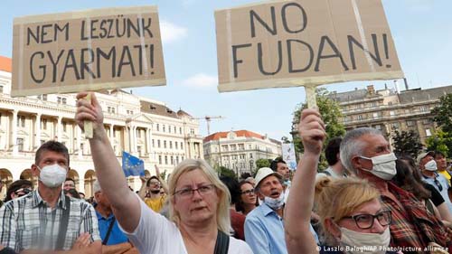 Milhares protestam na Hungria contra construção de universidade chinesa