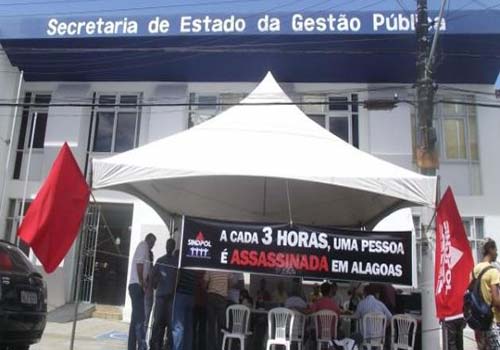 Sindpol faz ato público contra descumprimento de acordo
