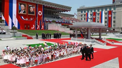 Rússia e Coreia do Norte assinam pacto de defesa e destacam luta contra o ‘imperialismo’ dos EUA