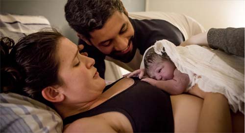 Parto em casa, grupos de apoio e paciência. Grávidas driblam medo do vírus para viver a alegria de ser mãe