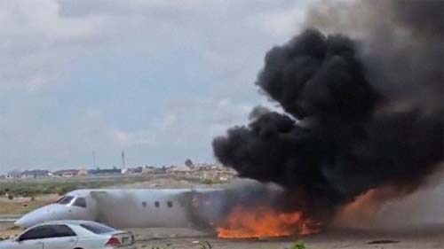 Acidente envolvendo jato Embraer com representante do Congo termina em incêndio na pista