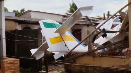 Incidente Aéreo em Goiás: Avião Colide com Residência e Vazamento de Combustível Levanta Preocupações