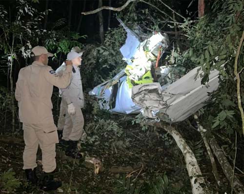 Queda de avião em região de mata deixa quatro mortos em MT