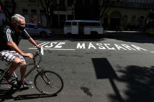 Quando a prática desmente a teoria na pandemia: Cidades brasileiras registram reaberturas 