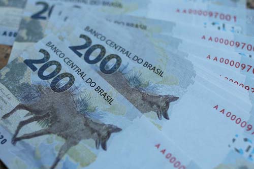 Real se valoriza contra quase todos os pares e opera nos maiores patamares em vários meses 