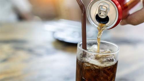 Estudo revela que bebidas diet podem aumentar risco de fígado gorduroso