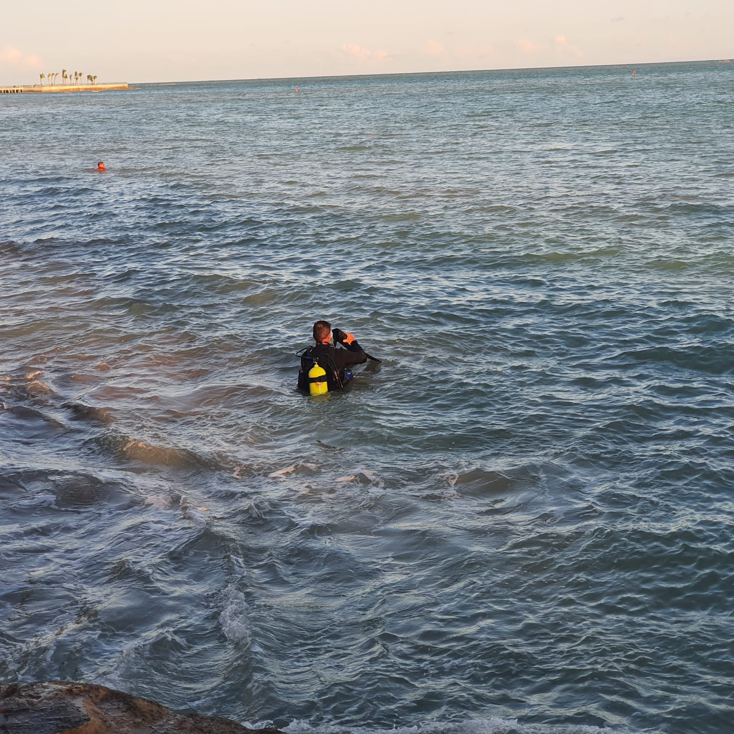 Jovem que estava desaparecido é encontrado morto após entrar no mar em Ponta Verde