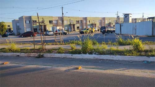Dupla invade apartamento de residencial e executam jovem