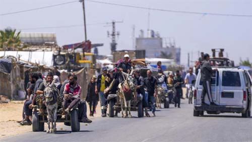 Israel intensifica ataques em Rafah e pede retirada de civis antes de possível operação terrestre