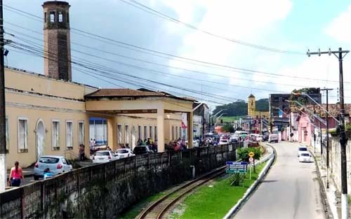 Homens arrombam porta de residência e atiram contra jovem de 19 anos em Rio Largo