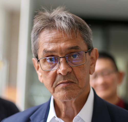 Roberto Jefferson pede atendimento médico e é levado para hospital em Bangu