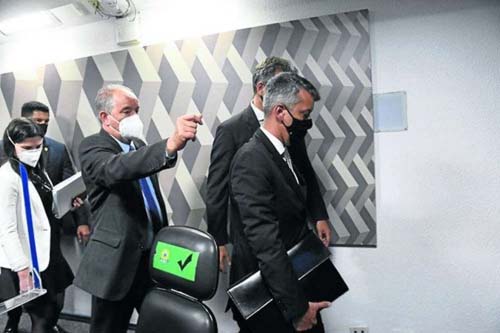 Justiça anula prisão em flagrante de Roberto Dias decretada pela CPI