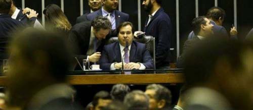 'Bolsonaro é covarde', diz Rodrigo Maia nas redes sociais